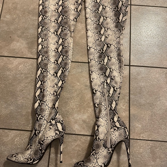 Steve Madden Dominique thigh high boots - Picture 3 of 9